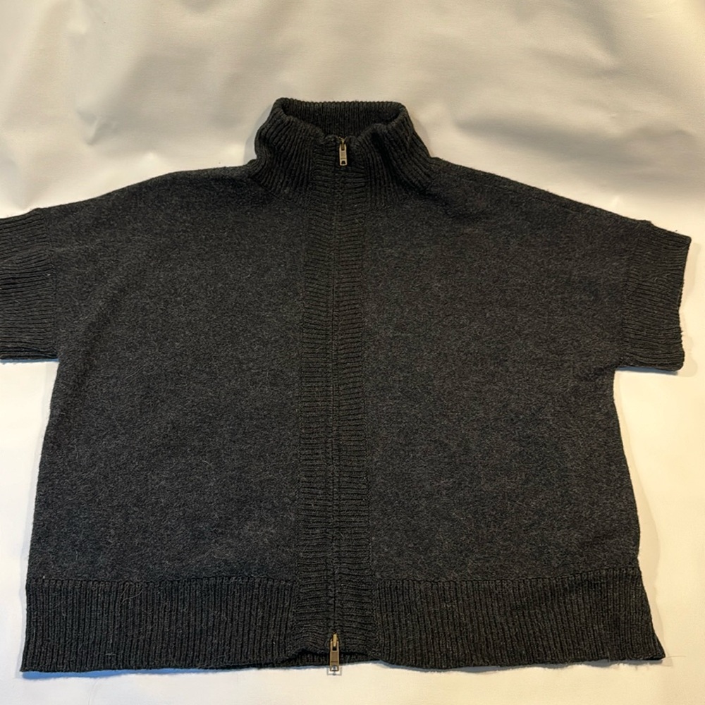 Beautiful stylish zip up box sweater.